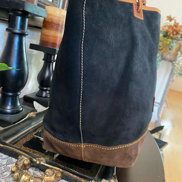 Dooney & Bourke Vintage Classic Black and Brown Suede Leather Tote Bag, Med - Picture 6 of 16